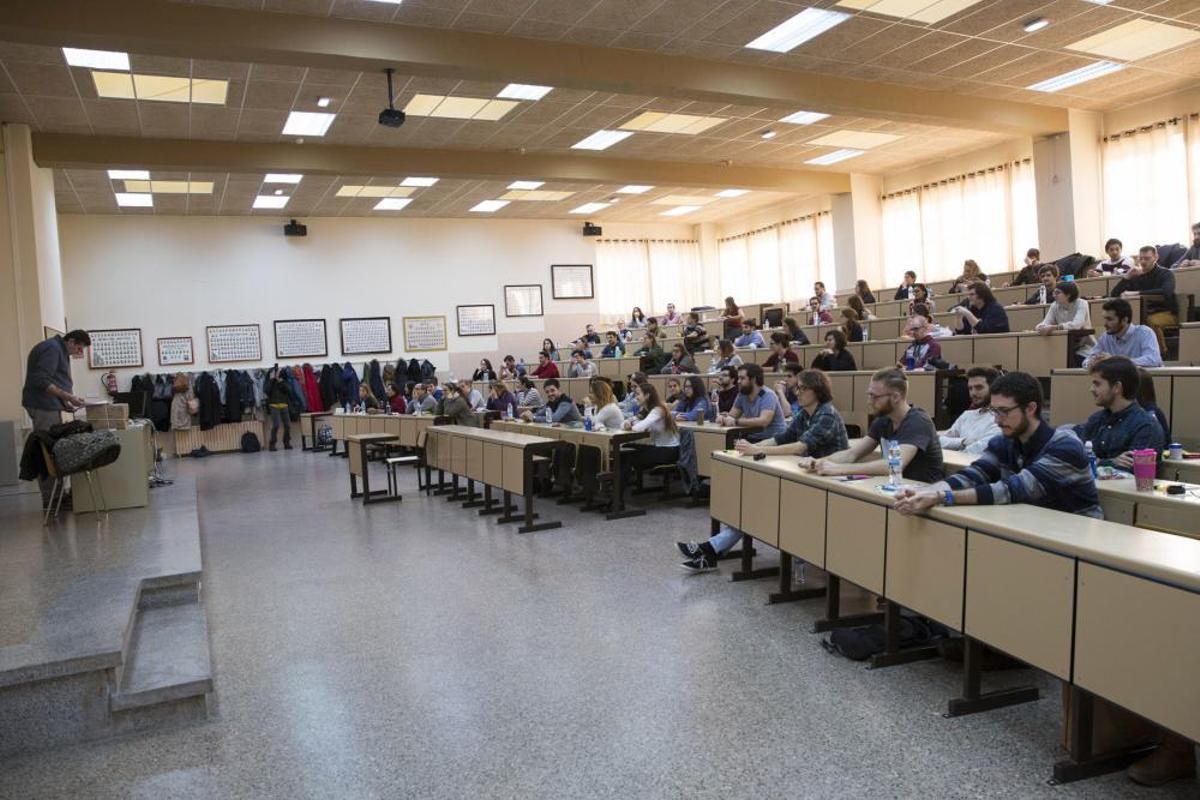 Más de 1.200 médicos, en su mayoría de fuera, optan a 179 plazas del Sespa