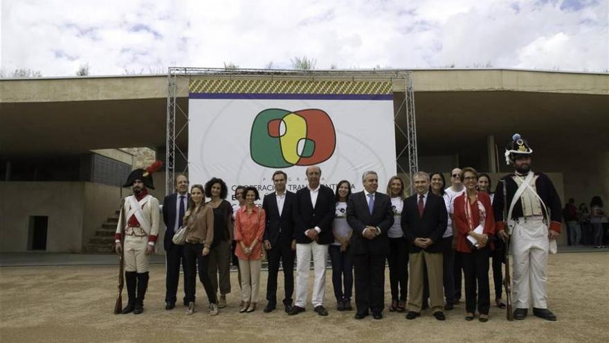 El alcalde de Badajoz invita a los jefes de Estado a firmar un tratado sin frontera de España y Portugal