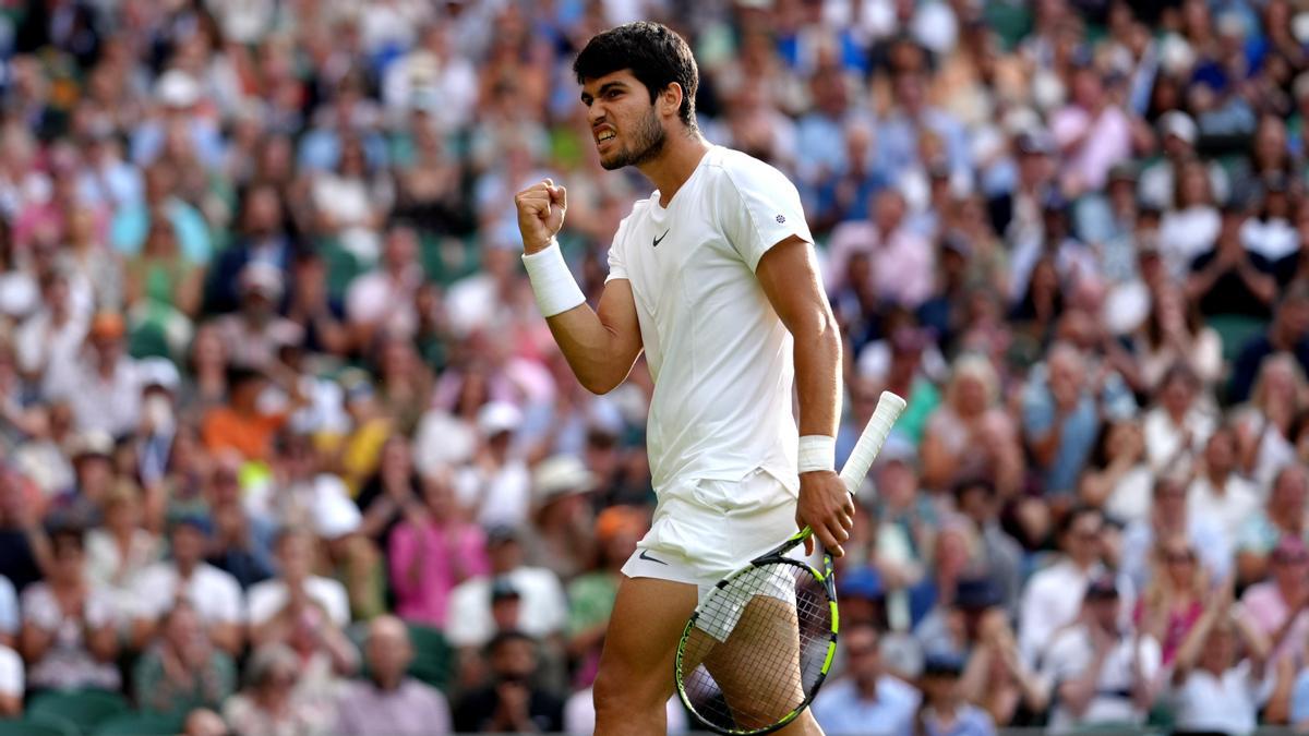 Alcaraz colpeja més fort per entrar a quarts de Wimbledon