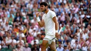 Alcaraz colpeja més fort per entrar a quarts de Wimbledon