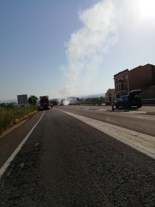 S'incendia la cabina d'un camió de les escombraries