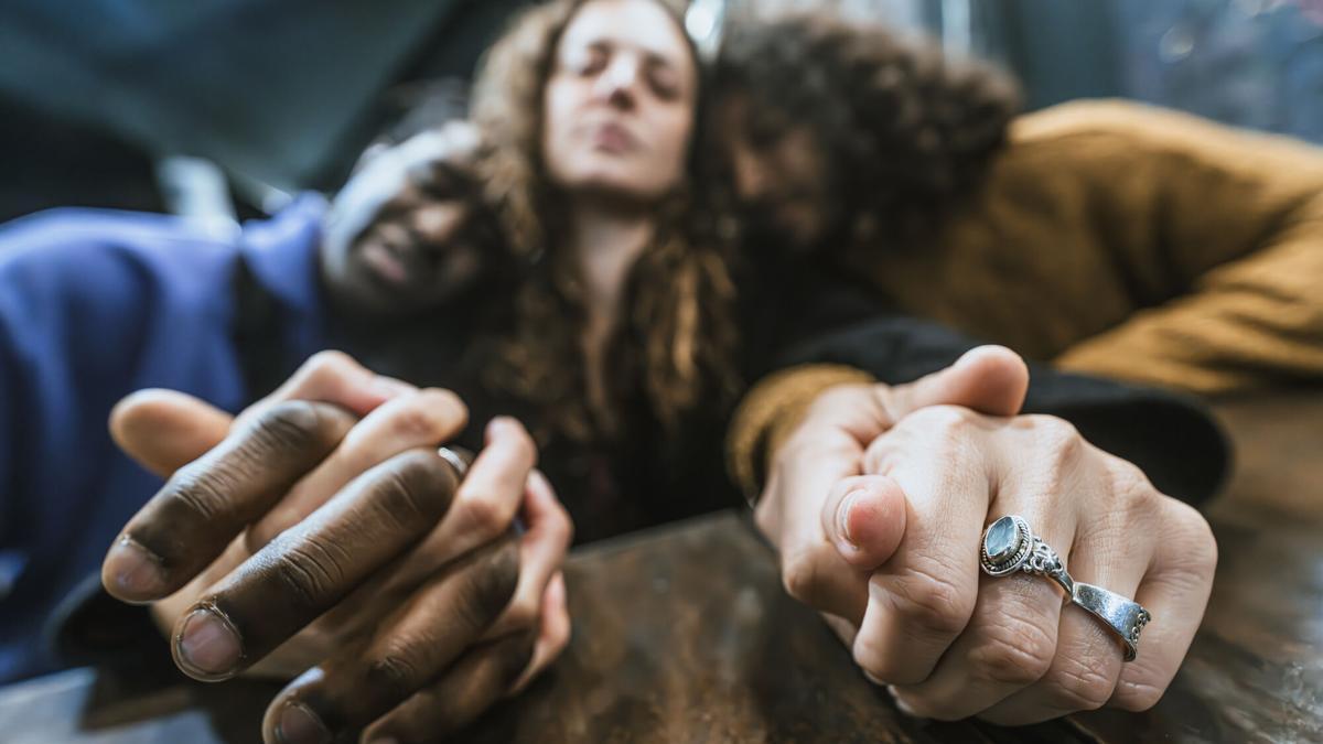 Una pareja abierta en un bar de Barcelona.