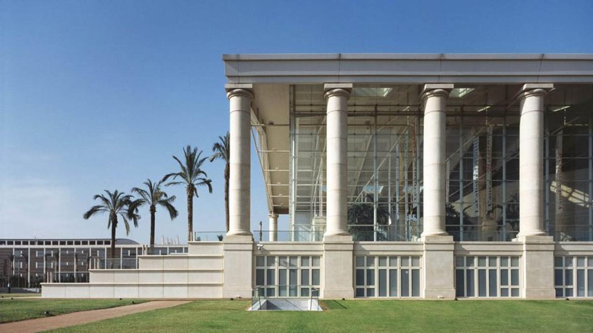 El neoneoclásico Teatre Nacional de Catalunya.