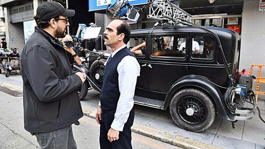 O director Paco Plaza e o actor Luis Tosar, na rodaxe do filme &#039;La sombra de la ley&#039;.