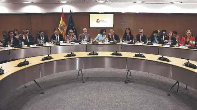 Madrid inicia el ‘indulto’ de la deuda catalana y a Canarias ni le responde