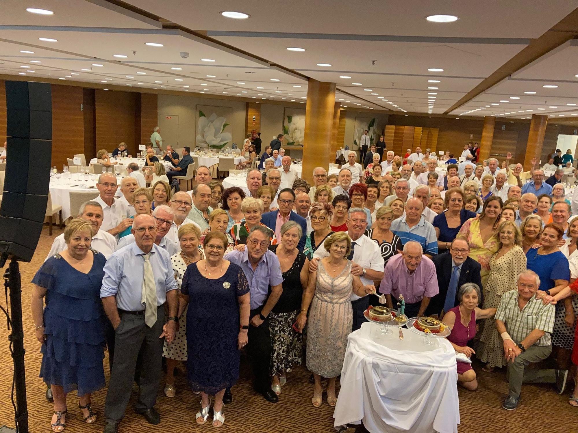 El Ayuntamiento de València organiza una fiesta de parejas que celebran sus bodas de oro