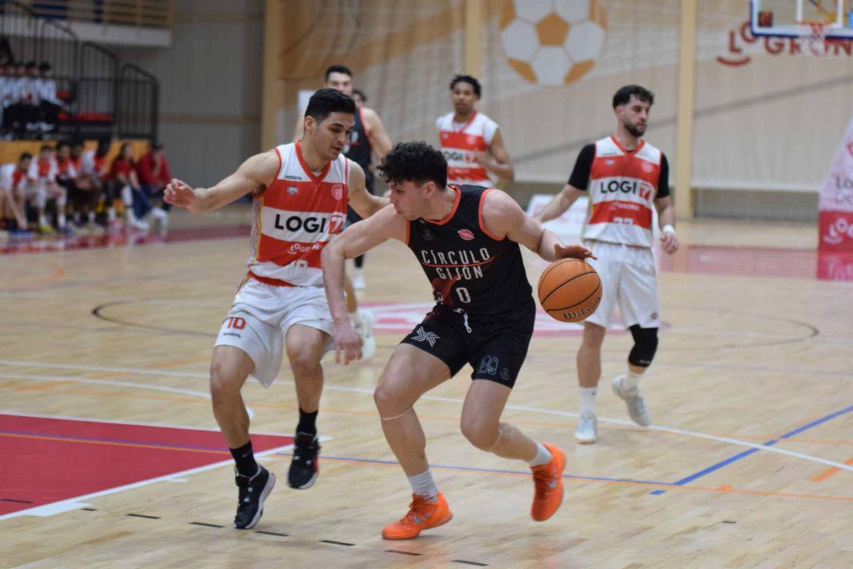 David Ramírez, en el partido contra el Logrobasket en cancha riojana.