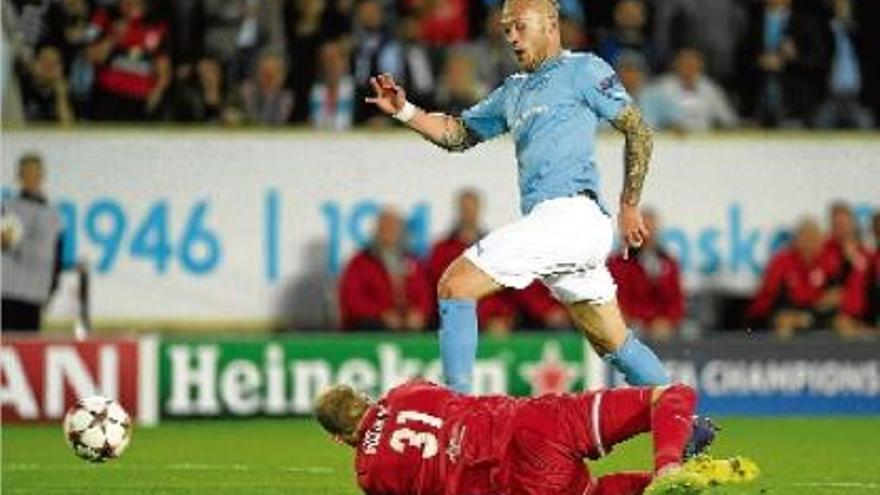 El penal comès pel porter Gulacsi sobre el davanter Eriksson que va suposar el principi del final austríac