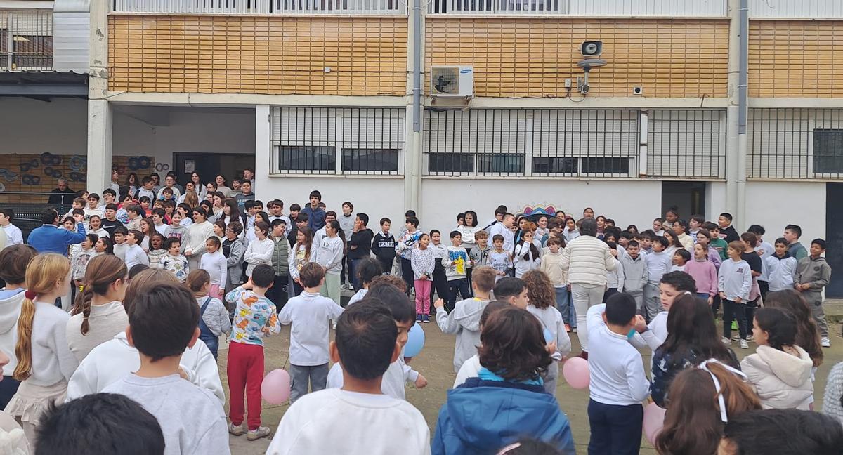 Actividad por el Día de la Paz en el colegio Hernán Ruiz.