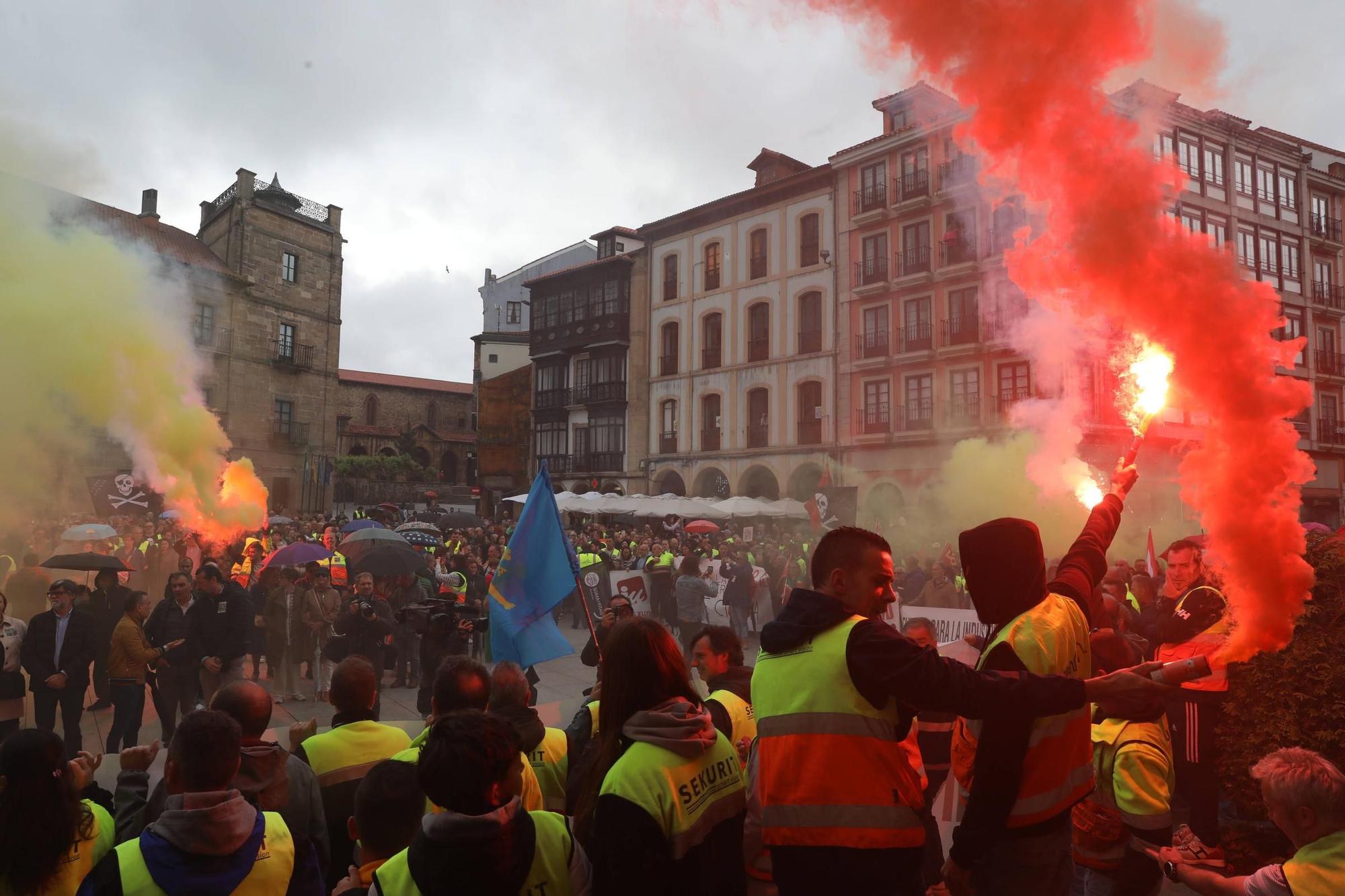 EN IMÁGENES: El avance de la protesta contra la cierre de Saint-Gobain en Avilés