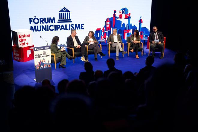 Mesa redonda en el I Fòrum Municipalisme de EL PERIÓDICO y Prensa Ibérica moderada por Gemma Martínez y con la presencia de: Xavier Garcia Albiol, alcalde de Badadola; Mercè Consea, exalcaldesa de Sant Cugat; Eloi Hernández, alcalde de Manresa; Gemma Badia, alcaldesa de Gavà; David Bote, alcalde de Mataró.