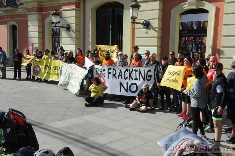 Protesta en bicicleta contra el fracking