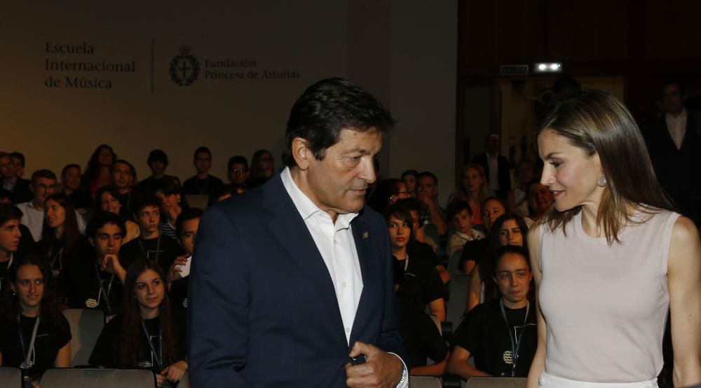 La Reina inaugura en Oviedo los cursos de verano de la Fundación