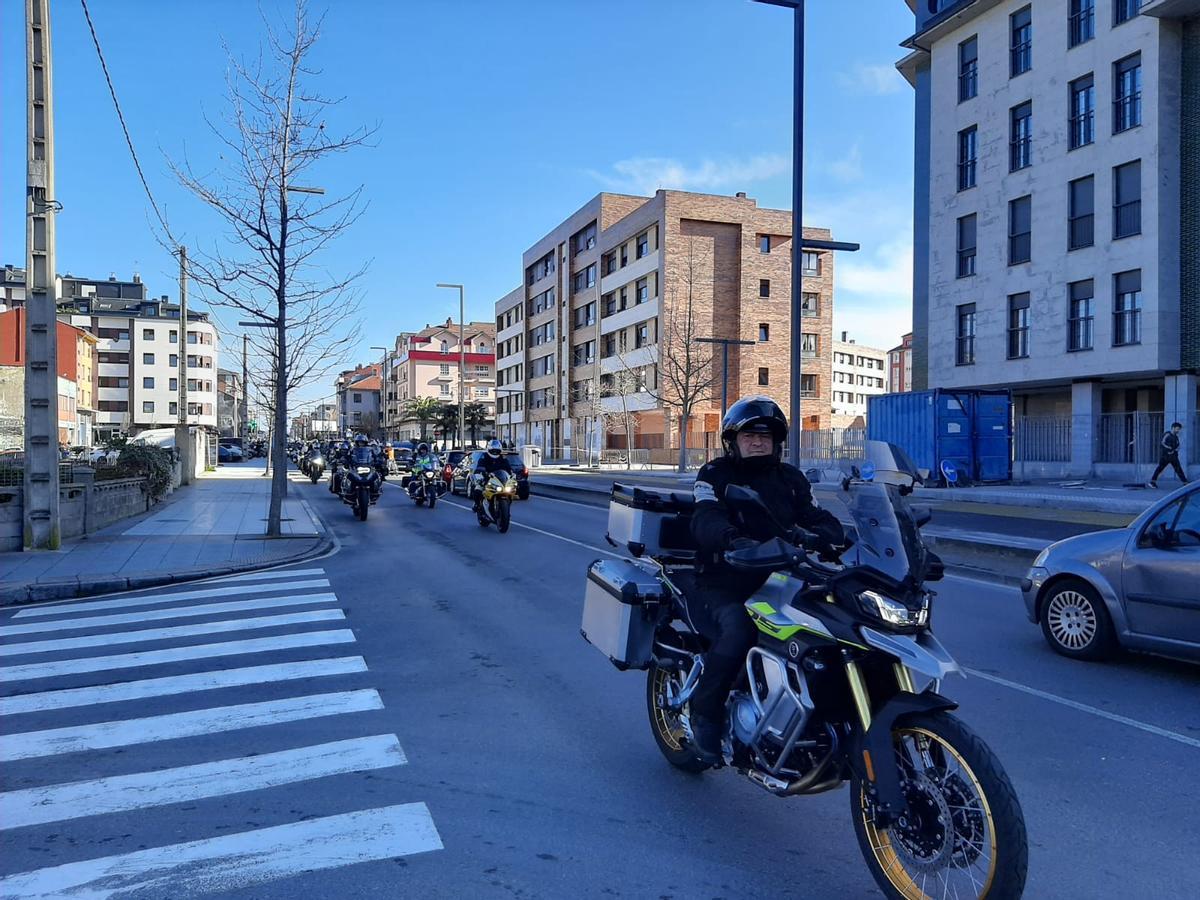 El homenaje a José Manuel Prado, "Chechu", el motero fallecido en Posada, en imágenes