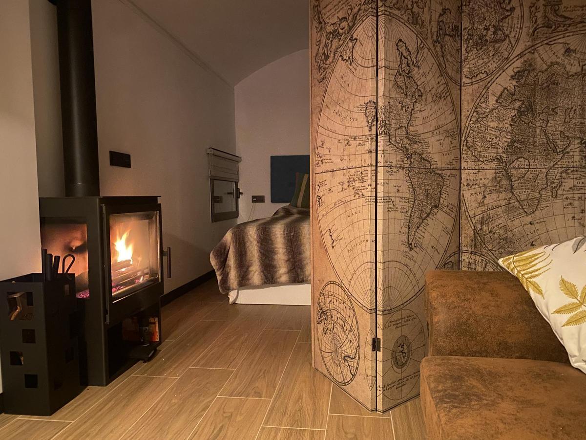 Un vagón de tren de mercancías y un helicóptero: alojamientos insólitos en Casas Altas