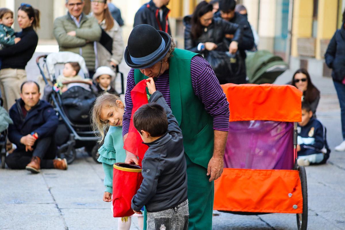 Zamora. Festival de títeres. Pumuki Circo Chisme. Plaza Mayor Zamora. Festival de títeres. Pumuki Circo Chisme. Plaza Mayor