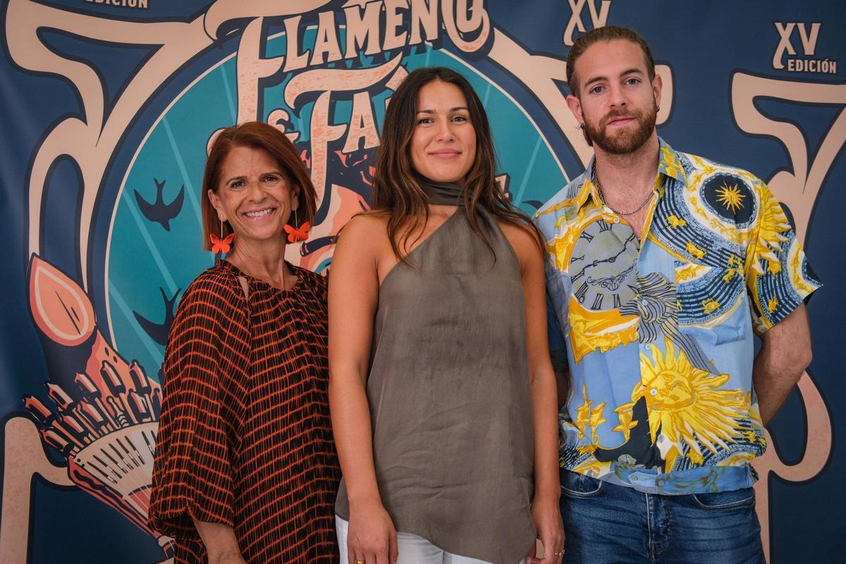 Paloma Morcillo, Celia Romero y Andrés Barrios esta mañana en la presentación en el teatro López de Ayala.