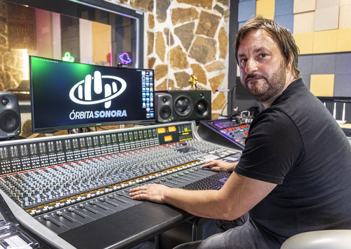 Nick Brine en los estudios de grabación Órbita Sonora de El Moralet