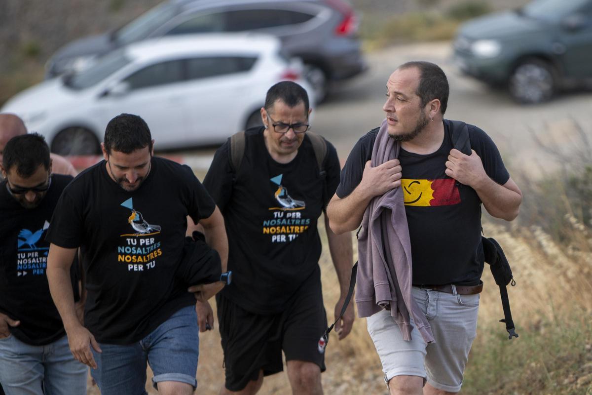 Rovira ha vuelto a Catalunya esta mañana en coche a través de la frontera con Francia y lo ha hecho acompañada por el diputado de ERC en el Parlament, Ruben Wagensberg, el periodista Jesús Rodríguez, el vicepresidente de Òmnium Cultural, Oleguer Serra, y el empresario Josep Campmajó.