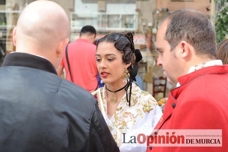 Reparto de buñuelos y chocolate en la ferretería de San Anton