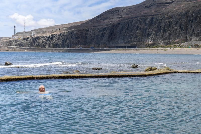 08-06-20   LAS PALMAS DE GRAN CANARIA. CIUDAD Y PISCINAS DE LA LAJA. Reportaje afluencia a la Biblioteca Estatal y a las piscinas de La Laja .  Fotos: Juan Castro.  | 08/06/2020 | Fotógrafo: Juan Carlos Castro