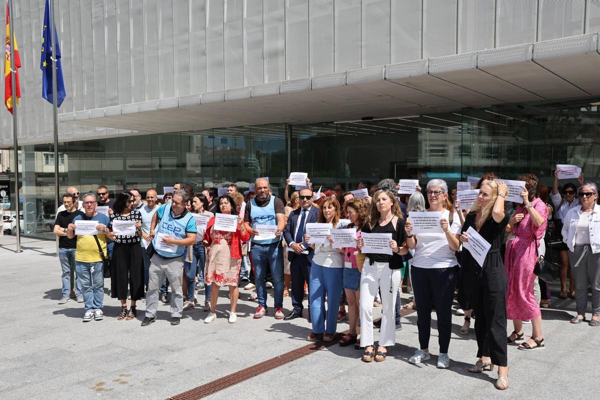 Concentración del año pasado en la plaza de la Ciudad de la Justicia de Vigo para protestar contra la eliminación del Juzgado de Instrucción número 8