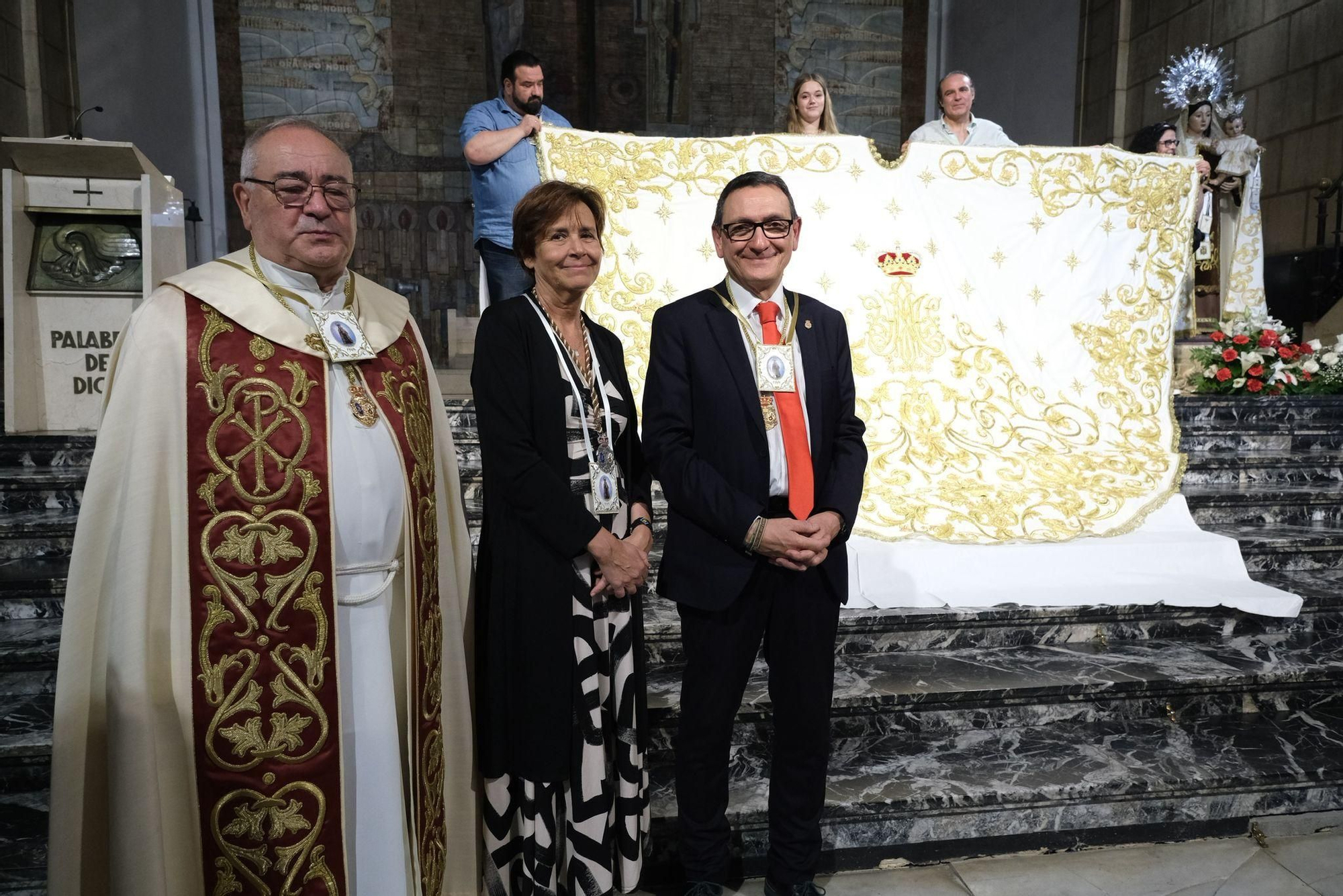 La Cofradía del Carmen de Gijón exhibe fuerza (en imágenes)