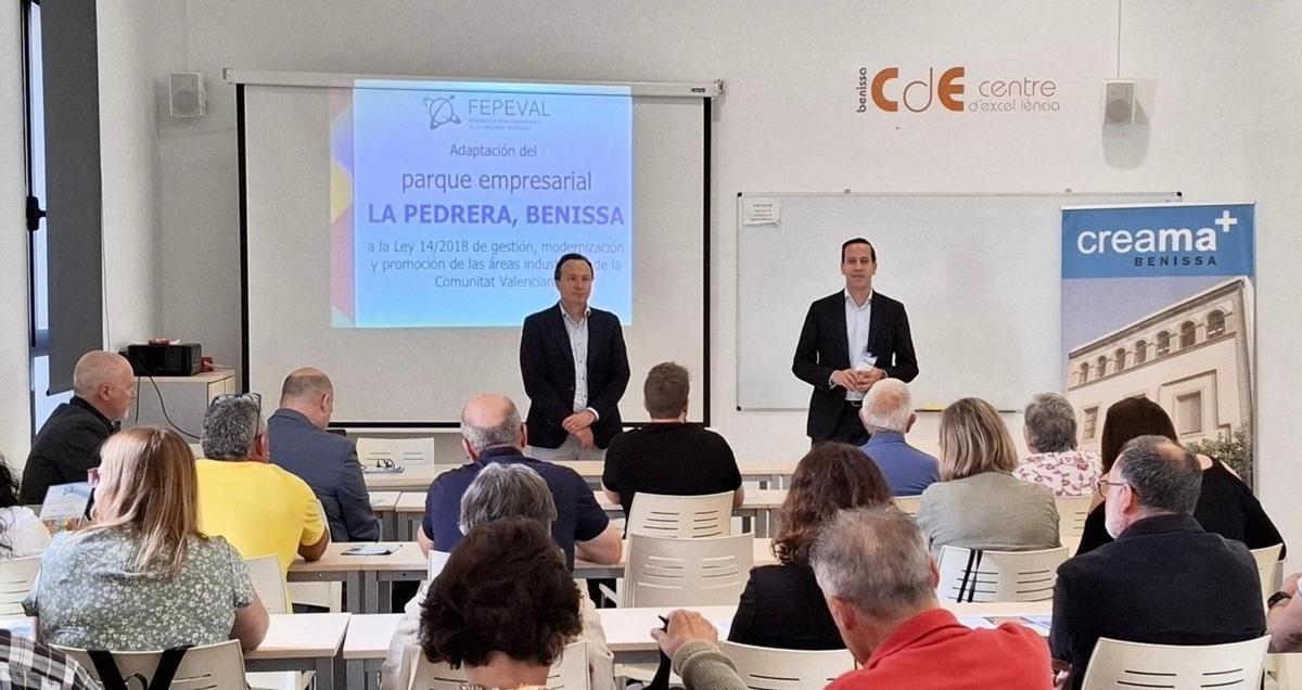Un momento de la reunion con los empresarios del polígono de Benissa
