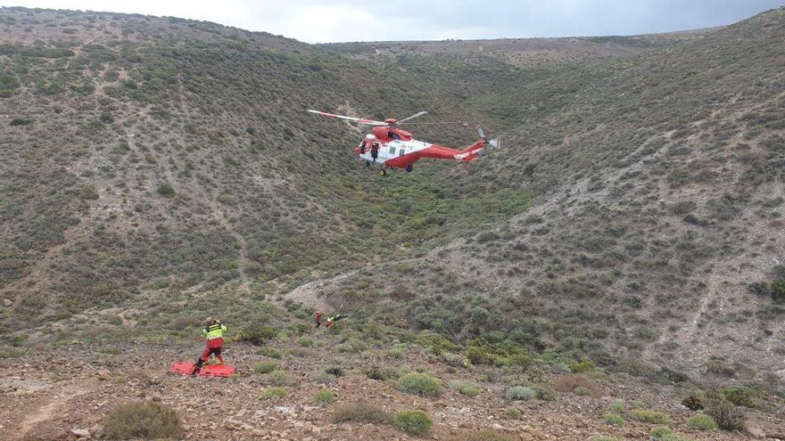 Un helicóptero rescata a una senderista herida en Ladera Alta