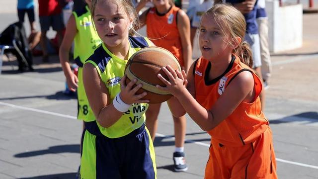 Una edicion anterior del torneo infantil, en Praza do Rei. |  // MARTA G. BREA