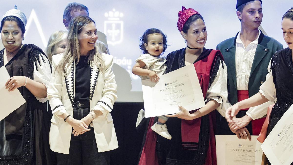 EN IMÁGENES: Clausura de la Escuela de Asturianía en el Auditorio Príncipe Felipe