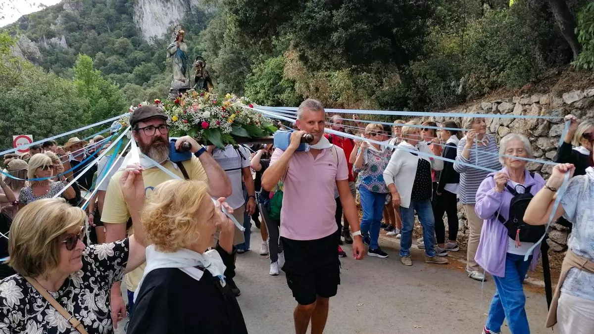 Alcoy se vuelca con la Virgen de los Lirios
