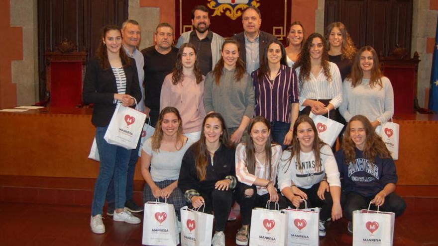 L&#039;equip femení del CN Minorisa és rebut a l&#039;ajuntament pel seu ascens