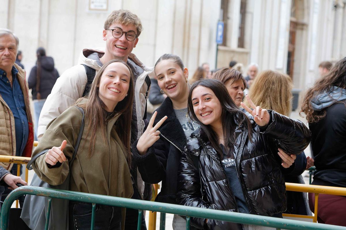 Búscate en la galería de fotos del reparto del ''libret' de Magdalena en Castelló
