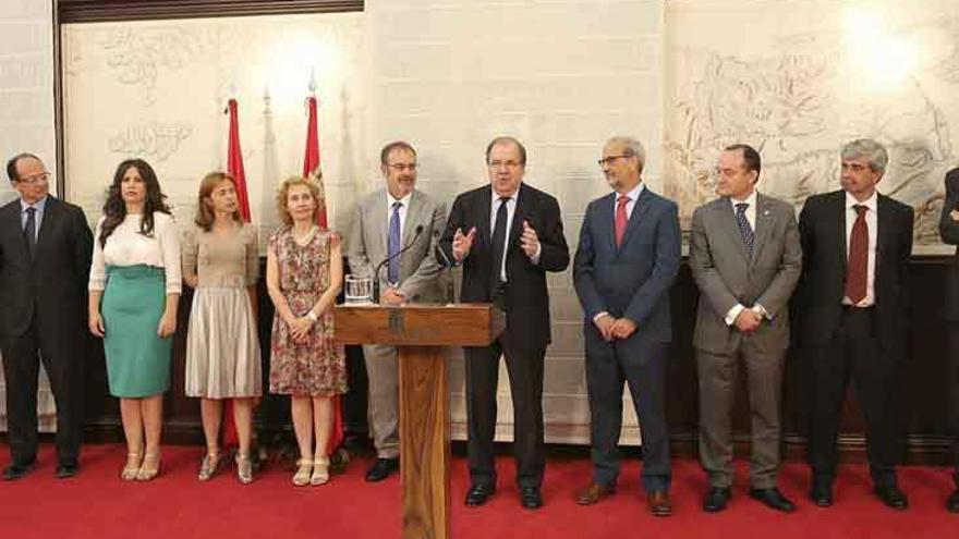 Juan Vicente Herrera junto a los rectores de las universidades de la región.