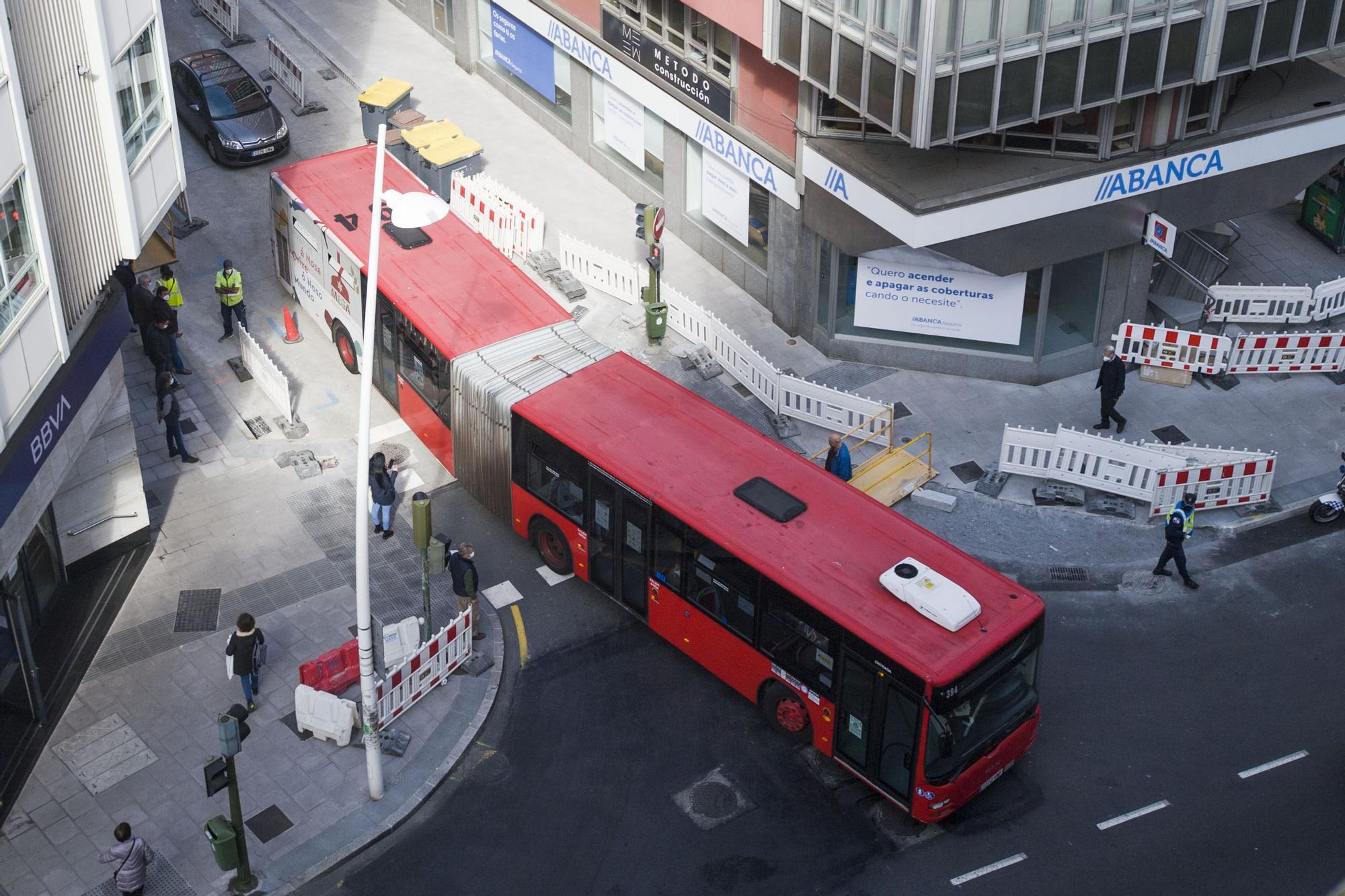 Corrección en Juan Flórez para facilitar el giro del bus