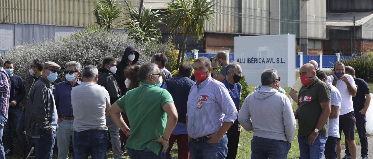 Una de las concentraciones de los trabajadores de Alu Ibérica en la planta de Avilés.