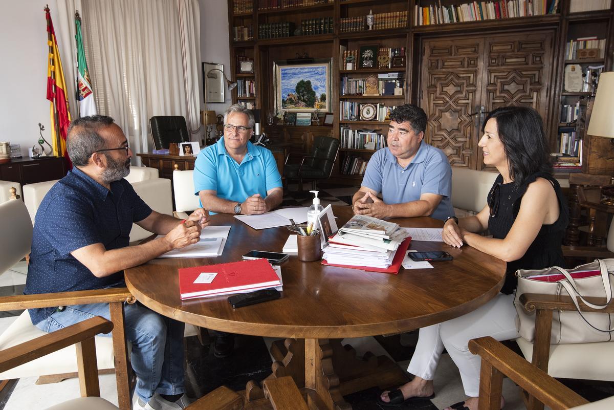 Morales junto a Correas, Encabo y Gutiérrez.