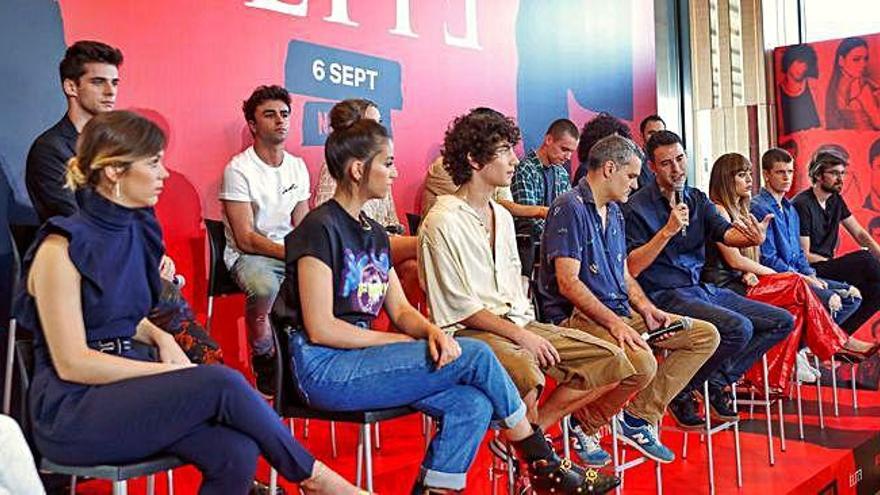 Parte del equipo de &#039;Élite&#039;, ayer, durante la presentación de la segunda temporada.