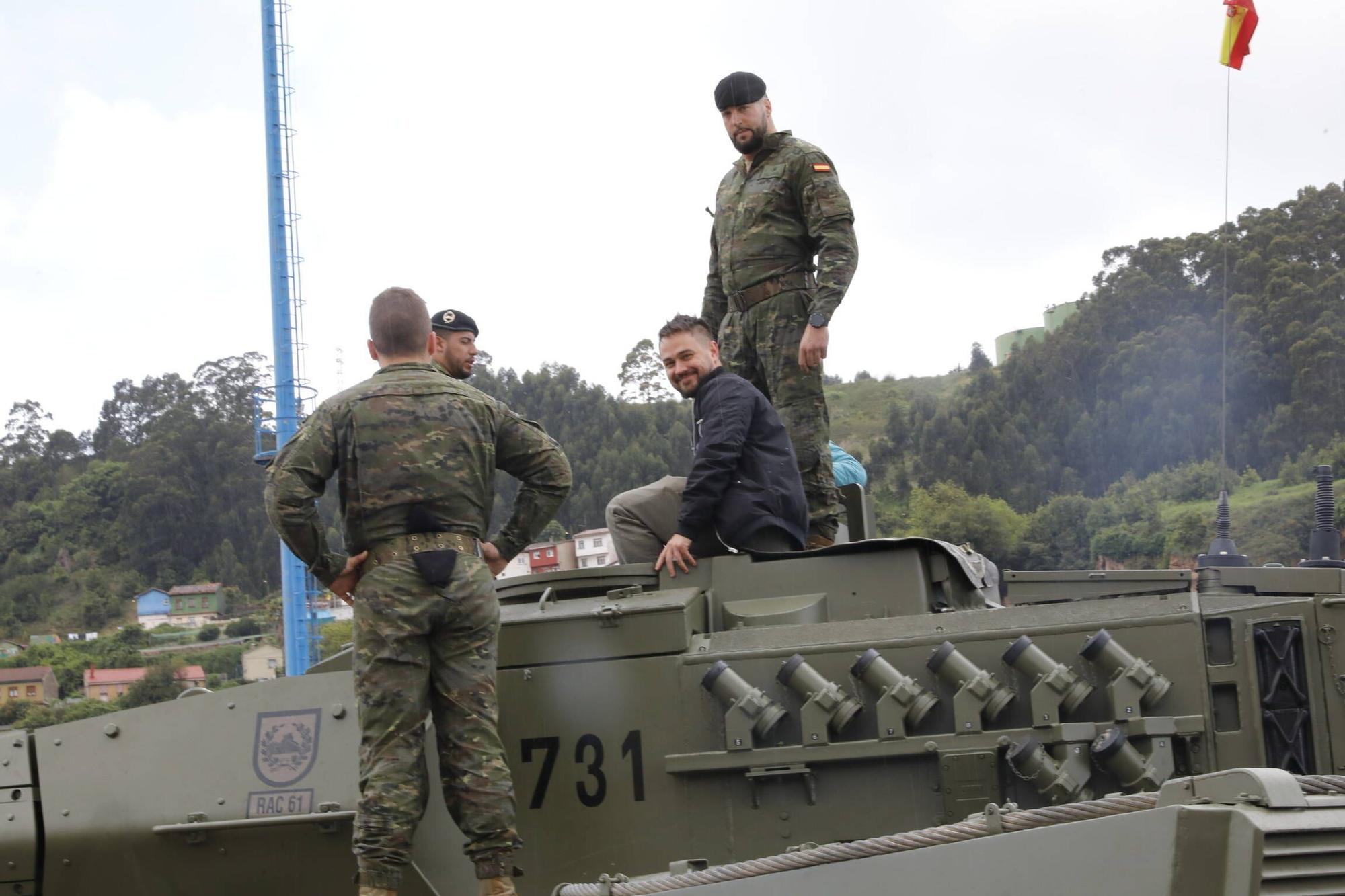 Así fue la visita institucional a los barcos de guerra que están en Gijón por el Día de las Fuerzas Armadas