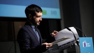 Archivo - El ministro de Derechos Sociales, Consumo y Agenda 2030, Pablo Bustinduy, interviene en la 16ª reunión de la Plataforma Europea para la Inclusión del Pueblo Gitano en el Círculo de Bellas Artes, a 30 de noviembre de 2023, en Madrid (España). Est