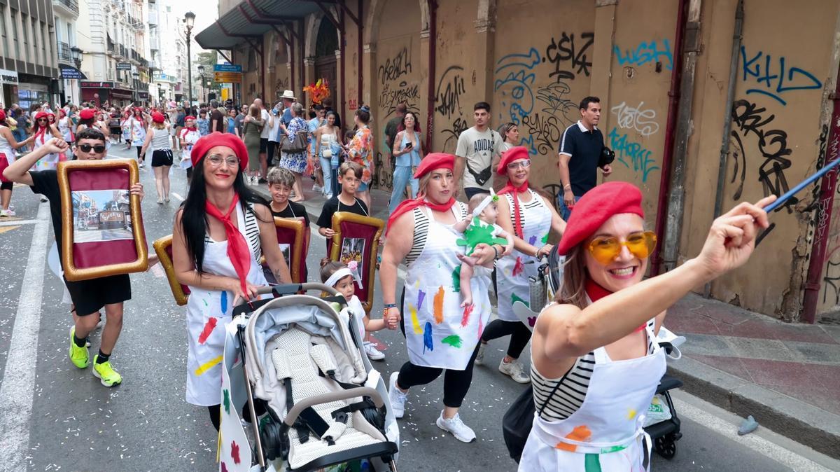 El desfile del Ninot de las Hogueras 2026 en Alicante, en imágenes