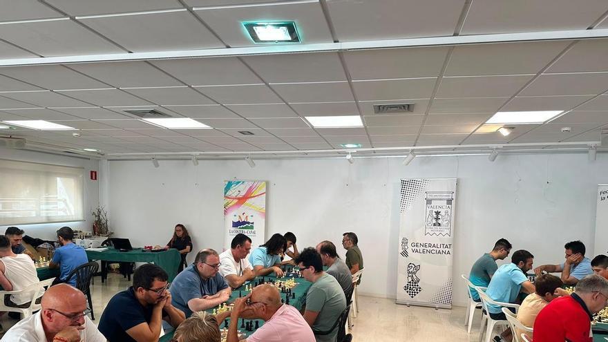 El I Torneo de Ajedrez de la Costera-Canal reúne a más de 60 jugadores en Canals