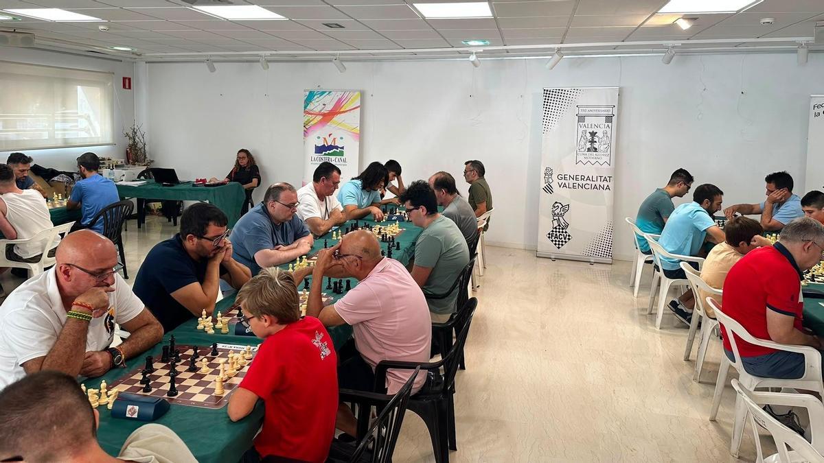 Participantes en el I Torneo de Ajedrez de la Mancomunitat La Costera-Canal, celebrado en Canals.