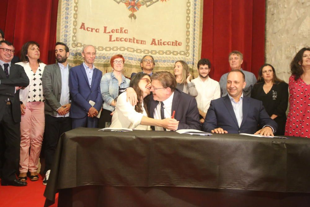 Ximo Puig, Mónica Oltra y Rubén Martínez Dalmau firman el pacto del Botànic II.