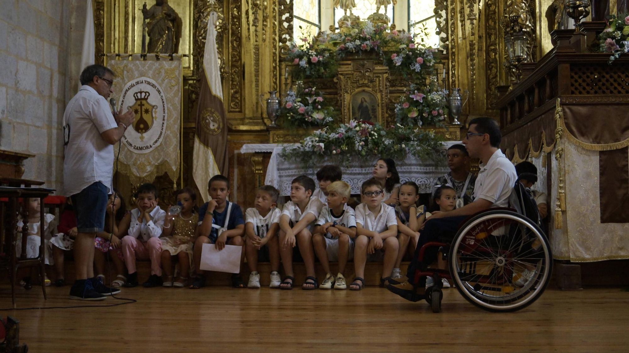 Procesión de los niños organizada por la Cofradía del Carmen de San Isidoro