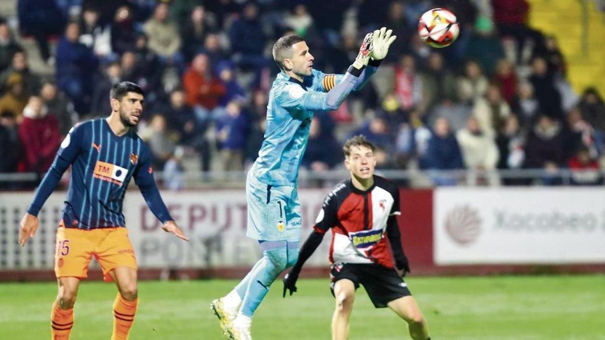 Jaume Doménech durante el partido de Copa del Rey frente al Arosa en A Lomba