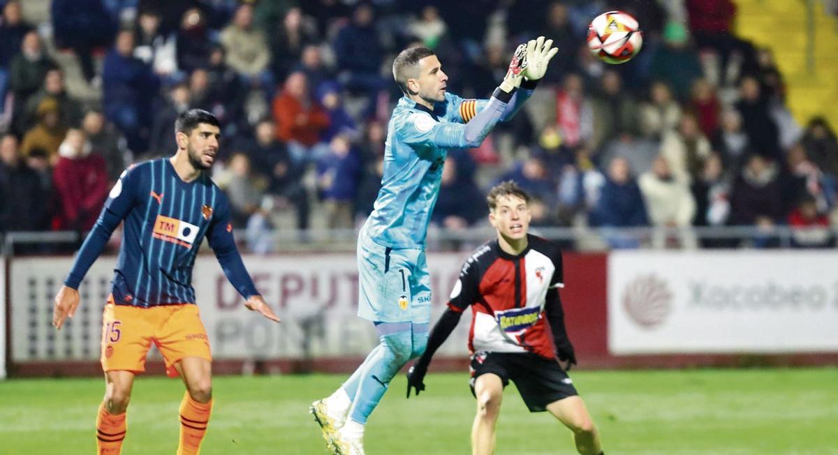 Jaume Doménech durante el partido de Copa del Rey frente al Arosa en A Lomba