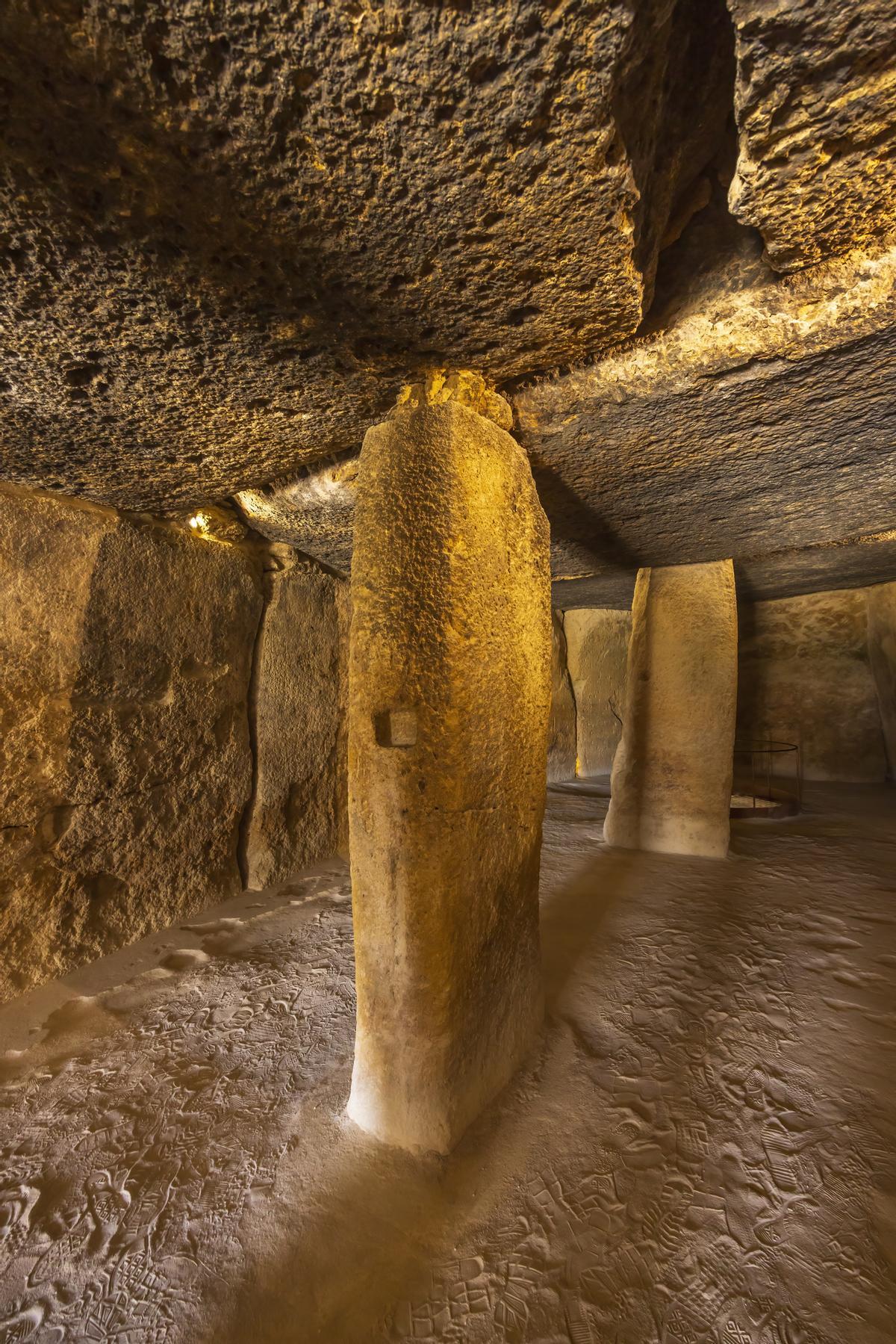 Interior del dolmen de Menga