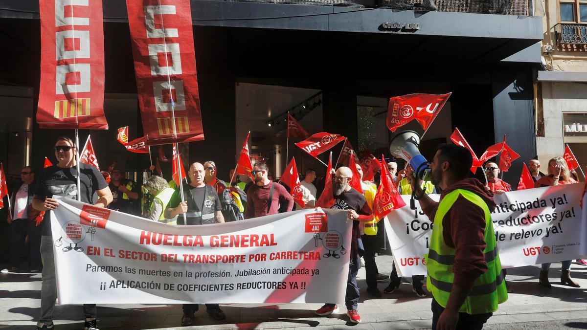 Los sindicatos del transporte cifran en el 80 % el seguimiento de la ...